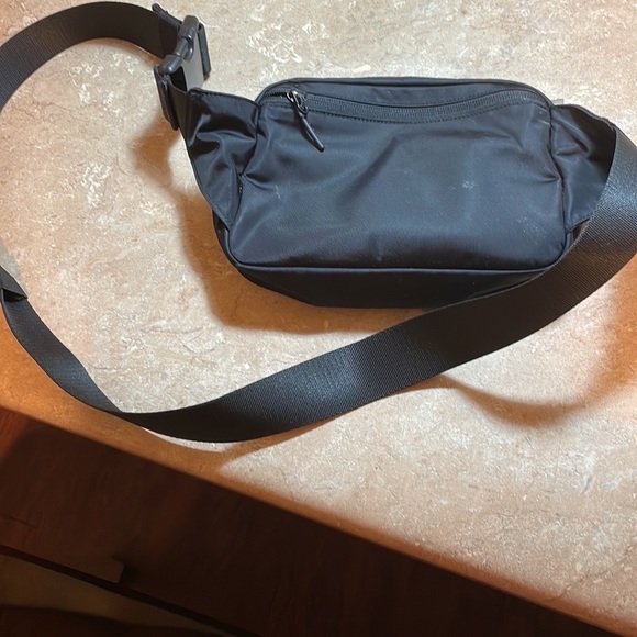Lulu lemon extra large belt bag - Picture 2 of 2